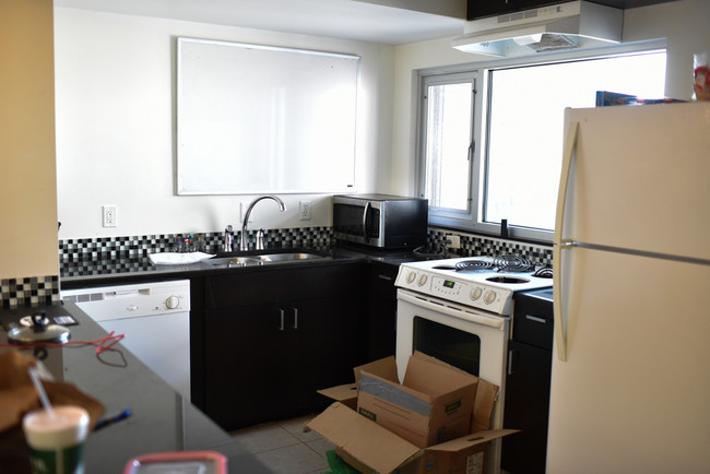 Building Photo - 1112 Moro St