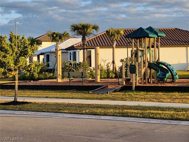 Foto del edificio - 5871 Cassidy Ln