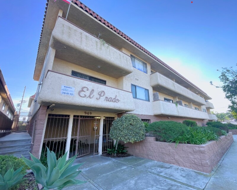 Foto principal - 949 W 26th St