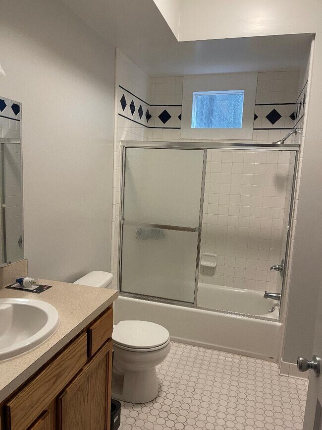 Baño - 2531 Annunciation St