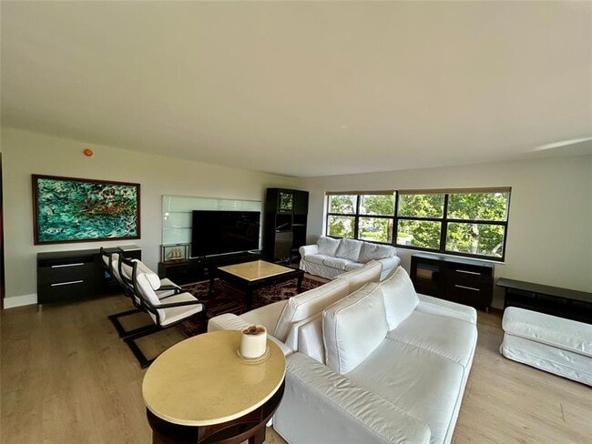 Foto del edificio - 4900 N Ocean Blvd