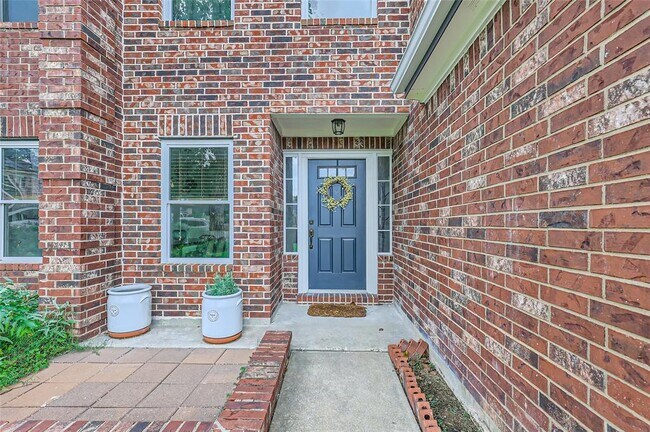 Building Photo - 500 Hawthorn Ln