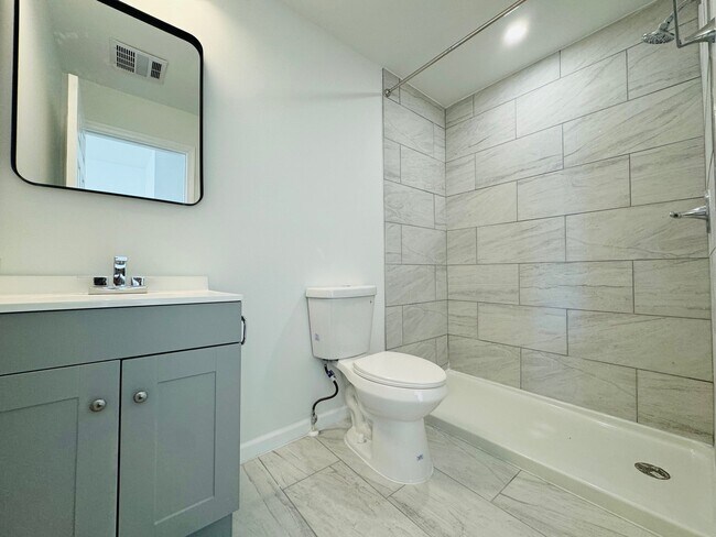 Foto del edificio - 306 E 25th St