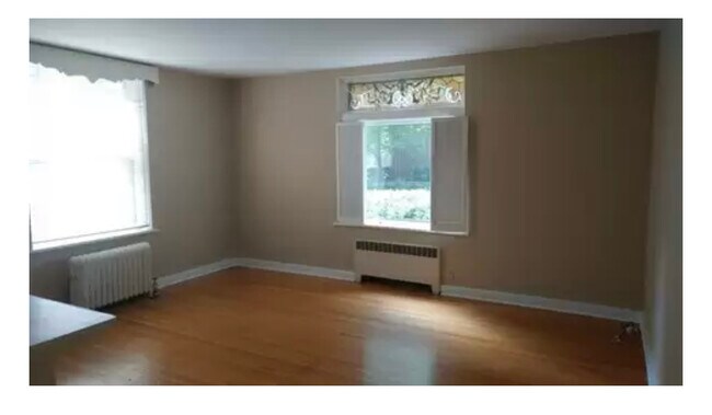 Living Room - 95 7th Ave