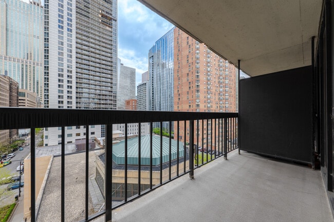 Building Photo - 33 W Delaware Pl