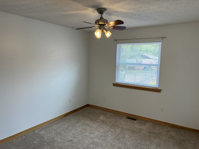 Building Photo - 1097 Locust Dr