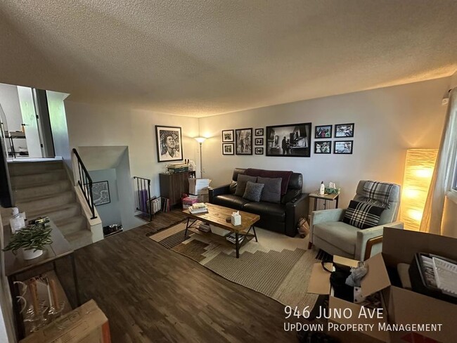 Foto del edificio - 946 Juno Ave