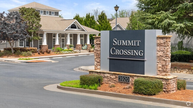 Building Photo - Summit Crossing