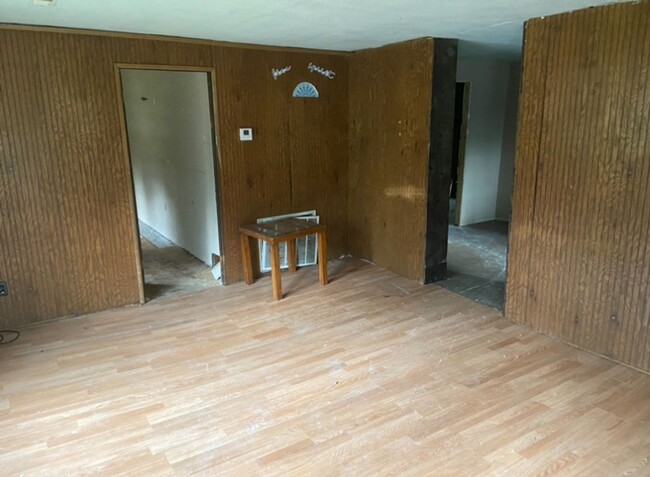Building Photo - Cabin Style! - $375 Month / $700 Down
