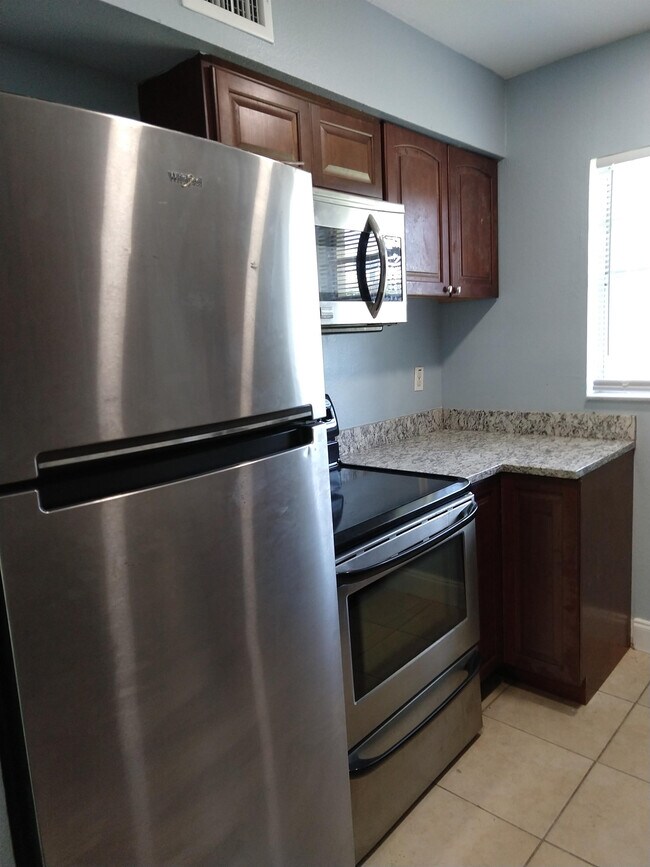 Foto del edificio - 602 20th Ln E