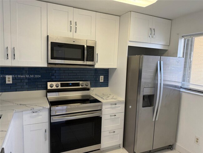 Building Photo - 9539 Boca Cove Cir