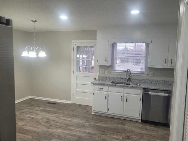 Foto del edificio - 3335 Elder Mountain Rd