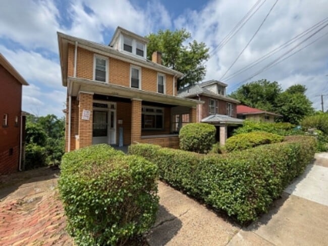 Photo - 2728 Woodstock Ave House