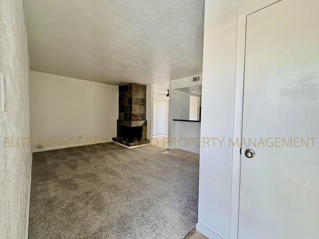 Foto del edificio - 1620 N Wilmot Rd