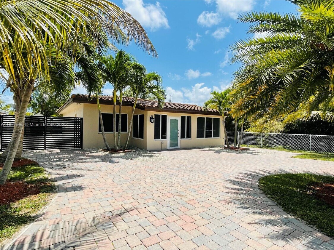 Foto principal - 1340 NE 177th St