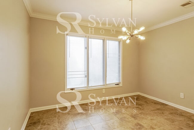 Building Photo - Your dream home awaits