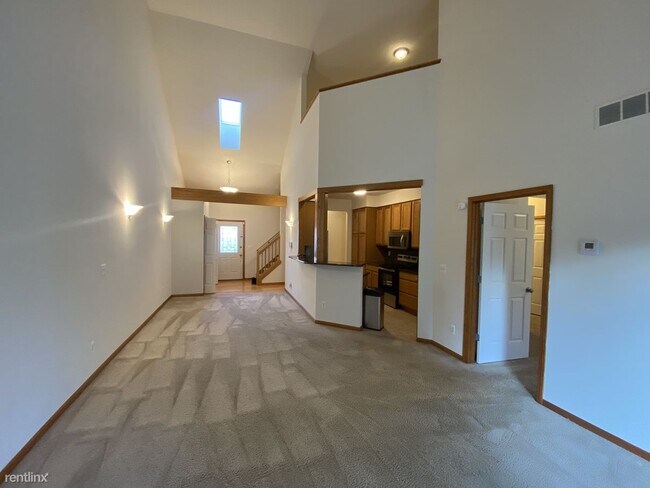 Building Photo - 3 br, 2.5 bath Townhome - 2112 Liberty Hts