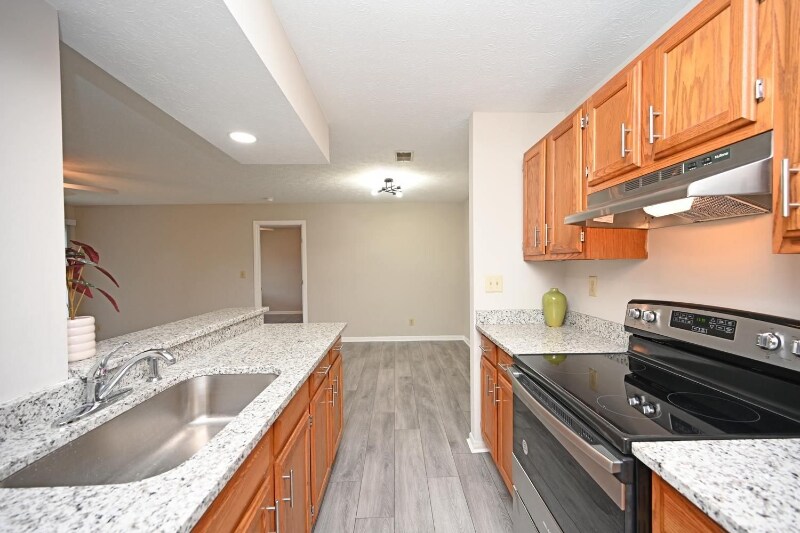 Primary Photo - 8900 Eagleview Dr