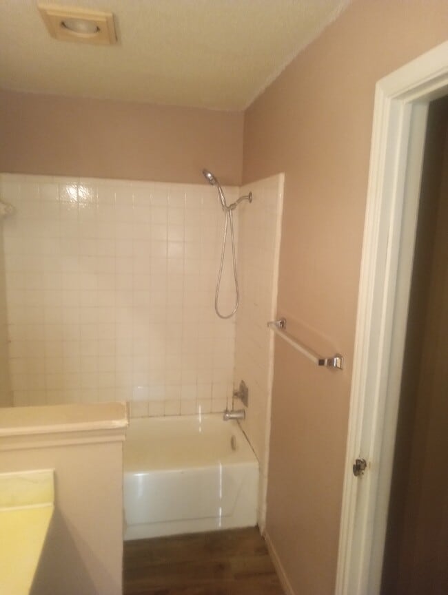 Building Photo - 6836 S Creek Dr