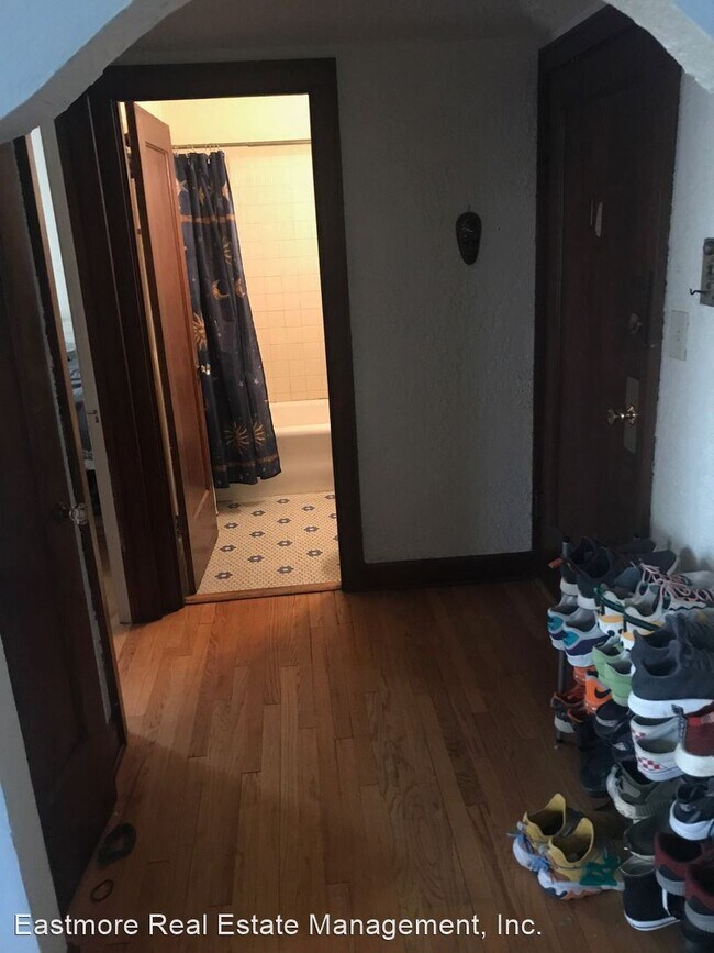 Foto del edificio - 3825 N Oakland Ave