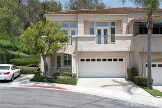 Building Photo - 308 S San Vicente Ln