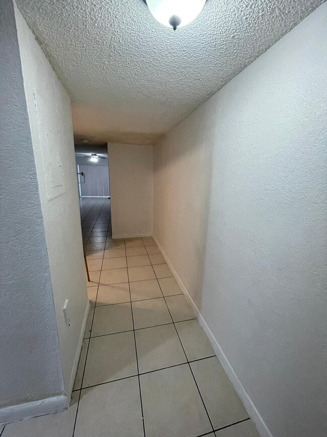 Building Photo - 230 W 68th St