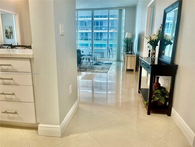 Building Photo - 1800 N Bayshore Dr
