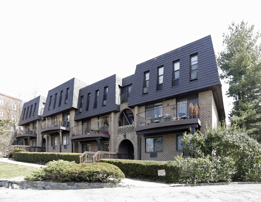 Building Photo - Bronxville Townhouses