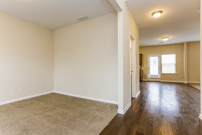 Foto del edificio - 90 Darbys Ave