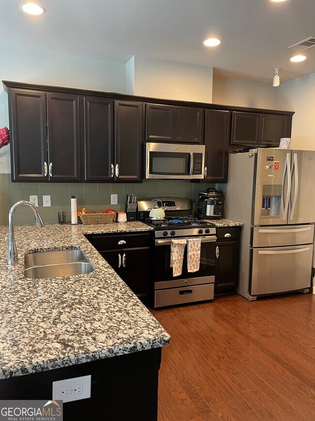 Building Photo - 7105 Elmwood Ridge Ct