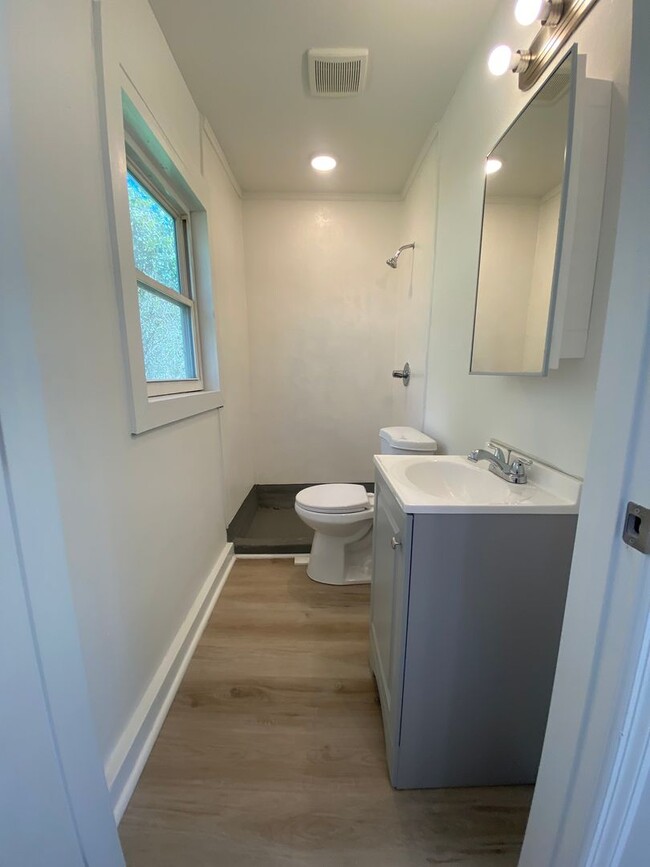 Building Photo - 2106 S Andrews Cir