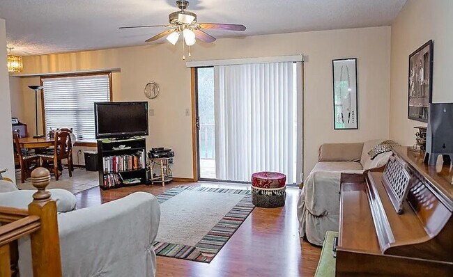 Foto del edificio - 4151 N Farm Rd 143