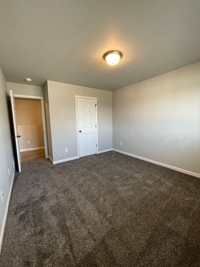 Foto del edificio - Luxury Twin Home Living in South Bismarck ...