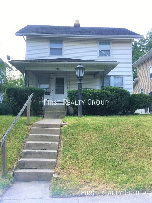 Primary Photo - 216 E Fairview Ave