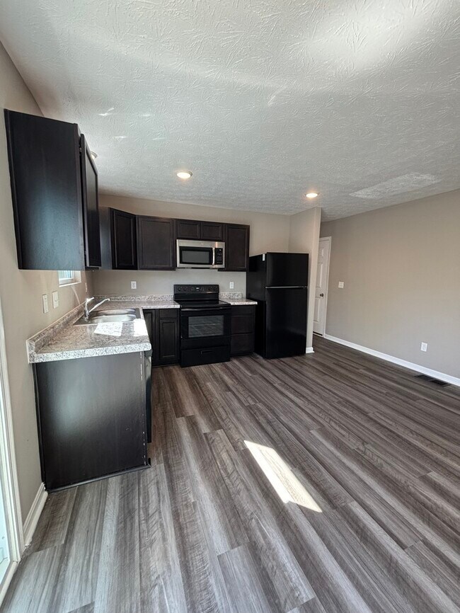 Foto del edificio - 2202 Pine Valley Dr