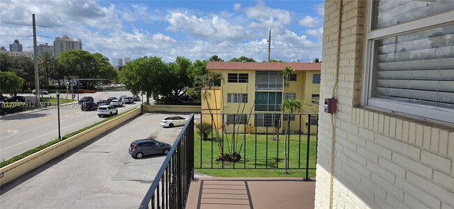 Building Photo - 20201 NE 29th Ct