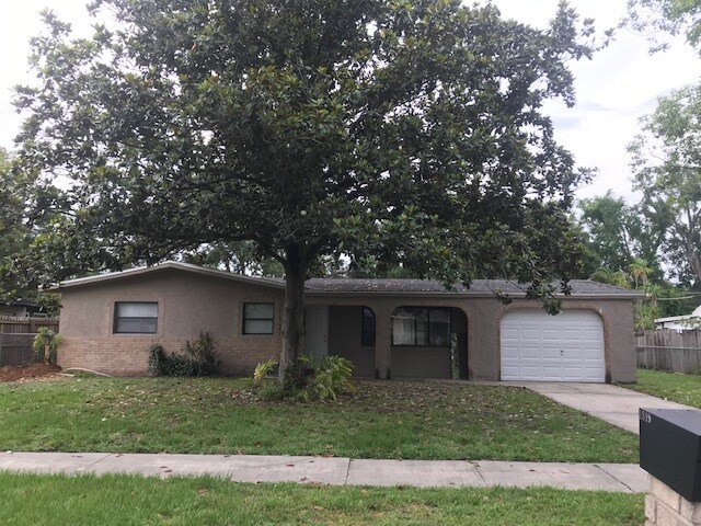 Front of House - 1819 Ivy Ln
