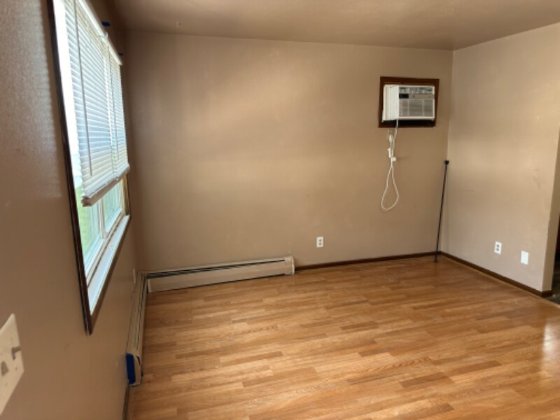 215 E Washington St Unit 4, Osceola, IA 50213 Room for Rent in