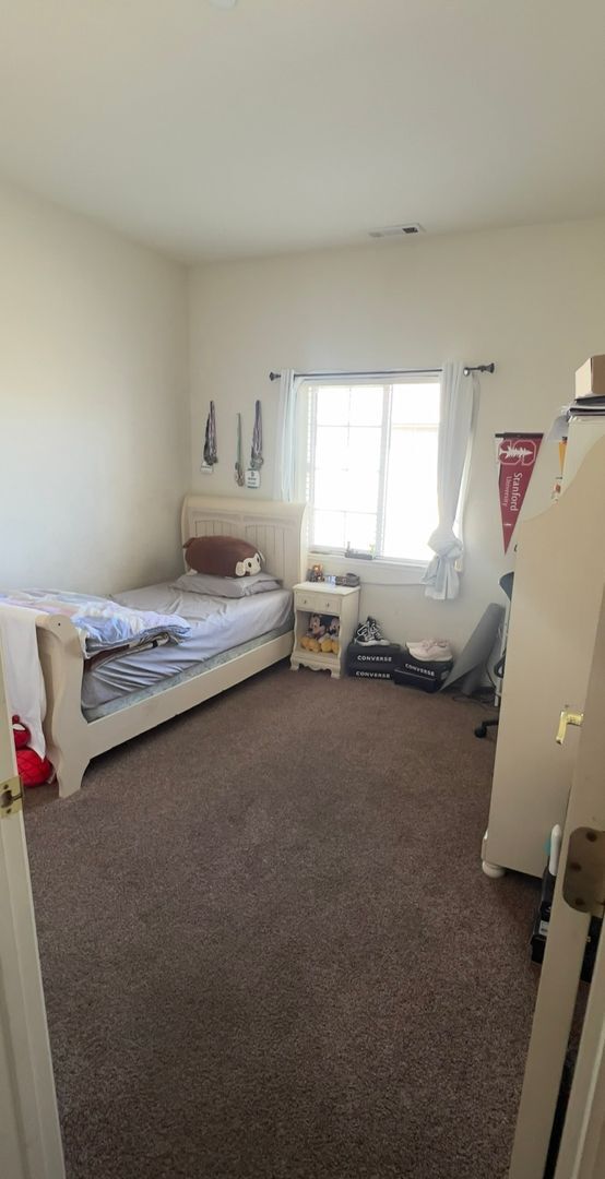 Foto del edificio - Spacious 3 Bedroom 2.5 Bath condo with large bonus room in Freedom Ca