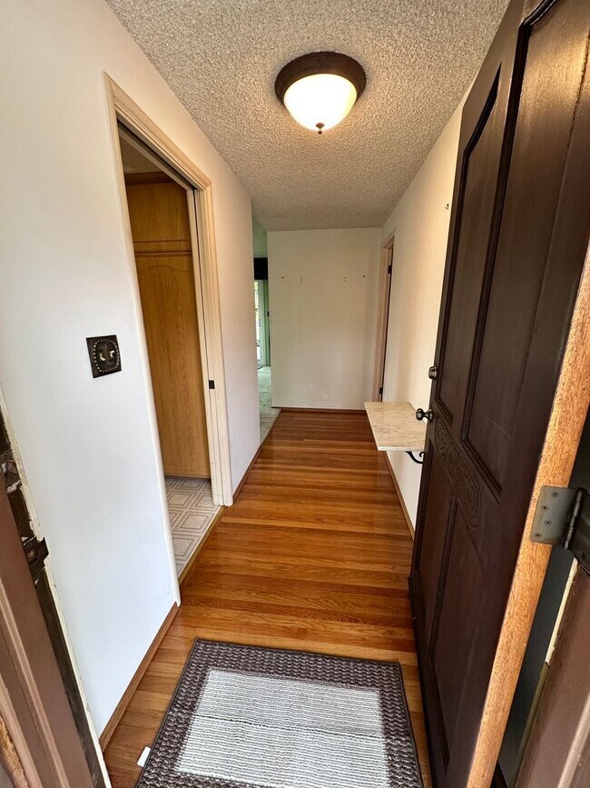 Foto del edificio - 3 bed 2 bath, Fletcher Hills, View, All Ap...