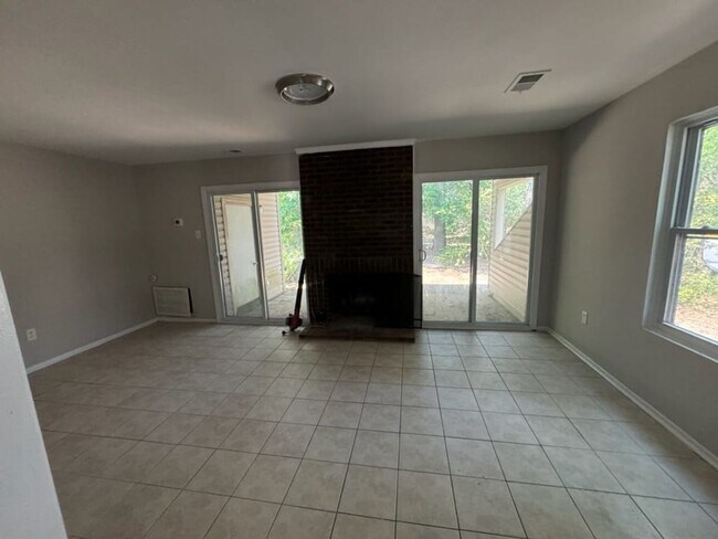 Foto del edificio - Modern 2-Bedroom Apartment in Clementon, NJ