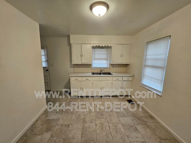 Foto del edificio - 1528 SE Riverside Dr