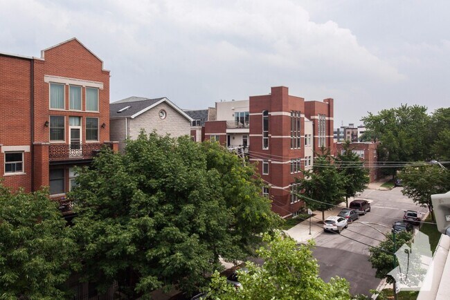 Building Photo - 616 N Paulina St