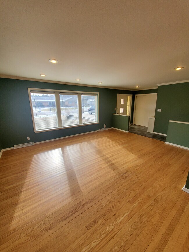 Building Photo - Charming 3Bed/2Bath Bayside Ranch!