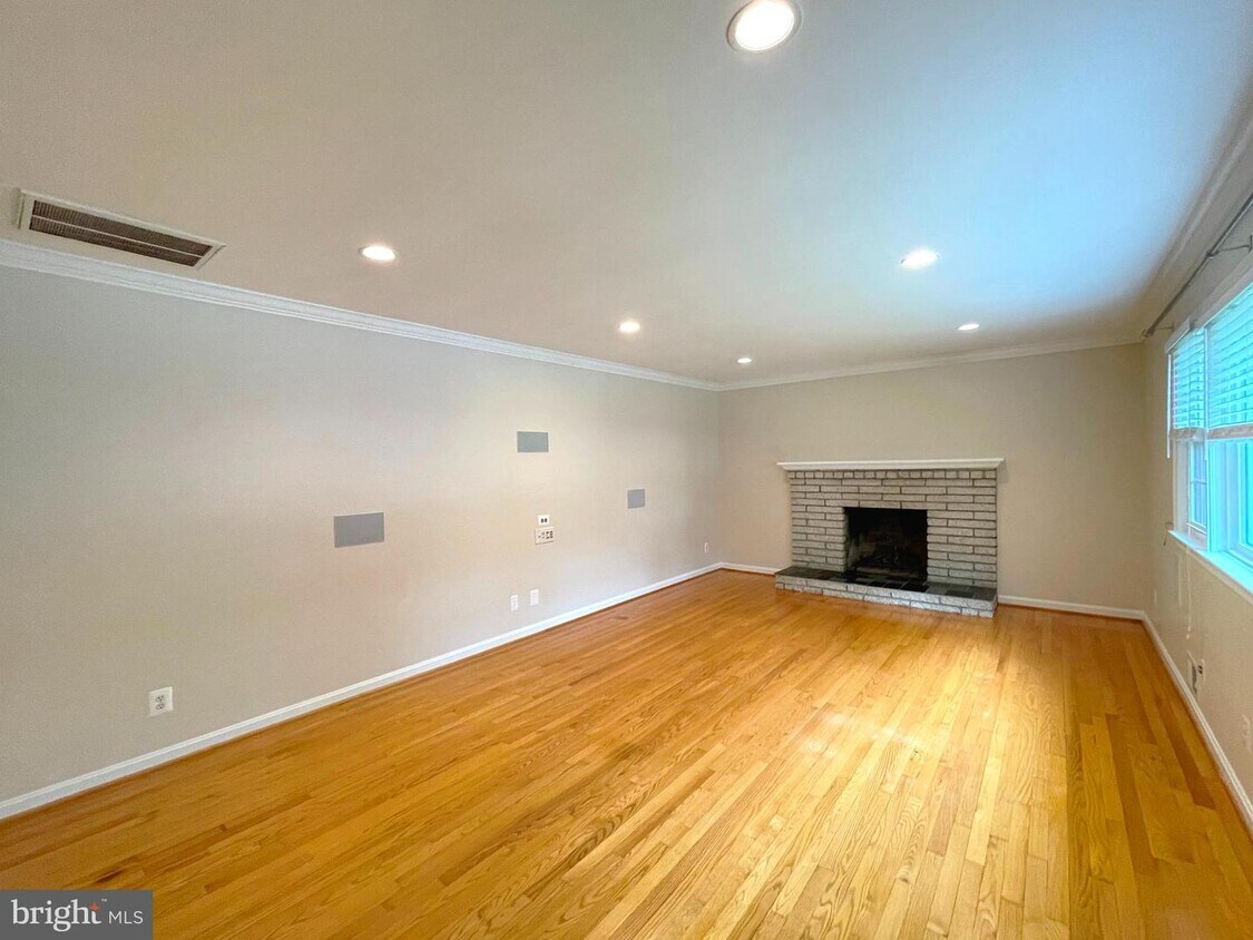 10225 Dogwood Dr, White Plains, MD 20695 House for Rent in White