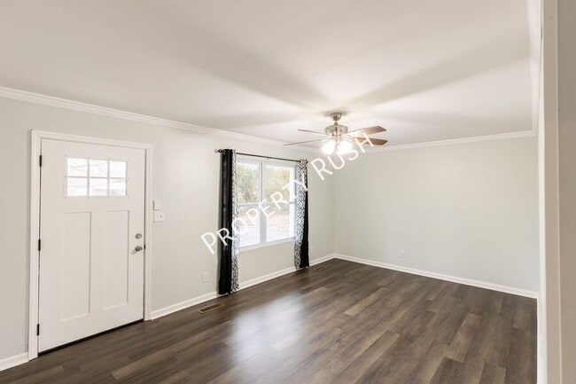 Building Photo - 2290 Malibu Dr SE