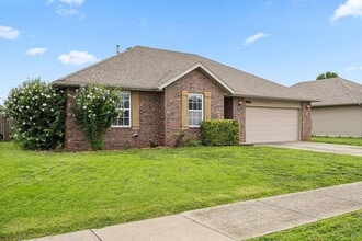 Building Photo - 4101 N Thistle Dr