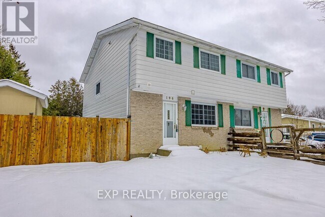 Photo du bâtiment - 196 Old Colony Rd