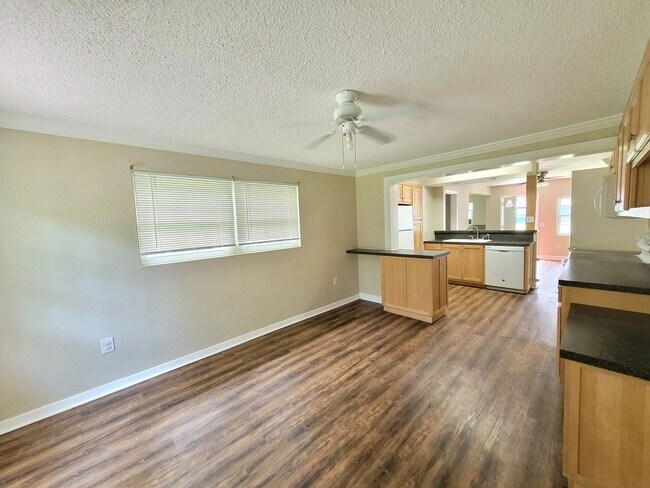 Building Photo - 13 Janet St Pensacola, FL 32506 January Mo...