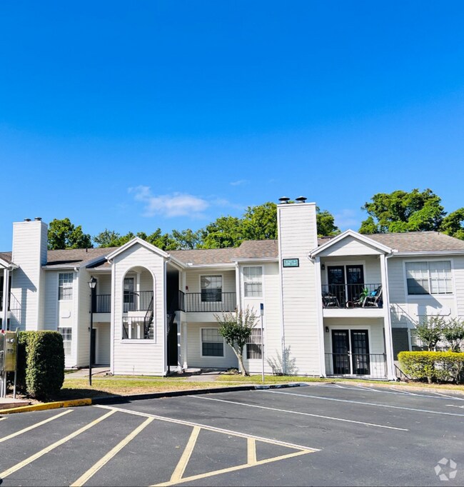 Building Photo - 2550 N Alafaya Trail